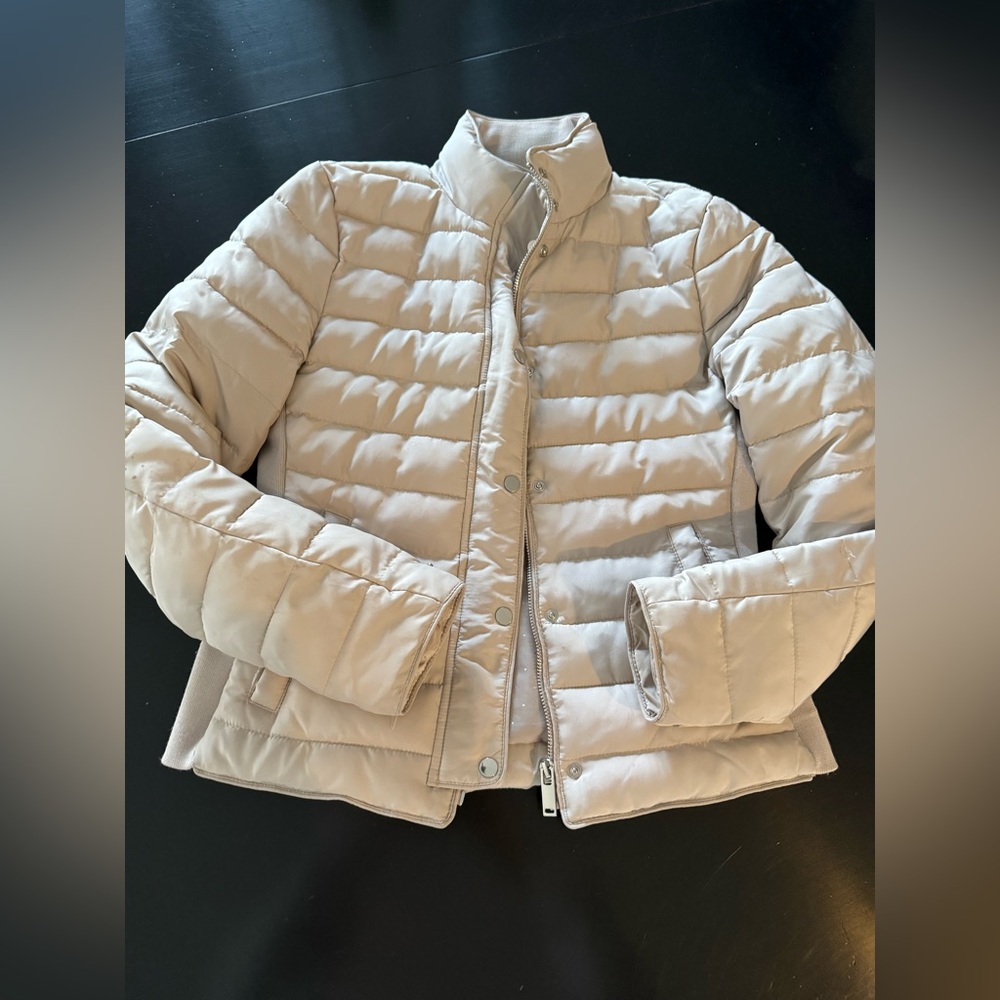 Zara beige jacket. Sz small. As seen on influencer. Very warm yet lightweight.